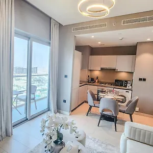 https://stay-ethereal-1br-holiday-home-near-burj-khalifa.sharjah-hotels.com